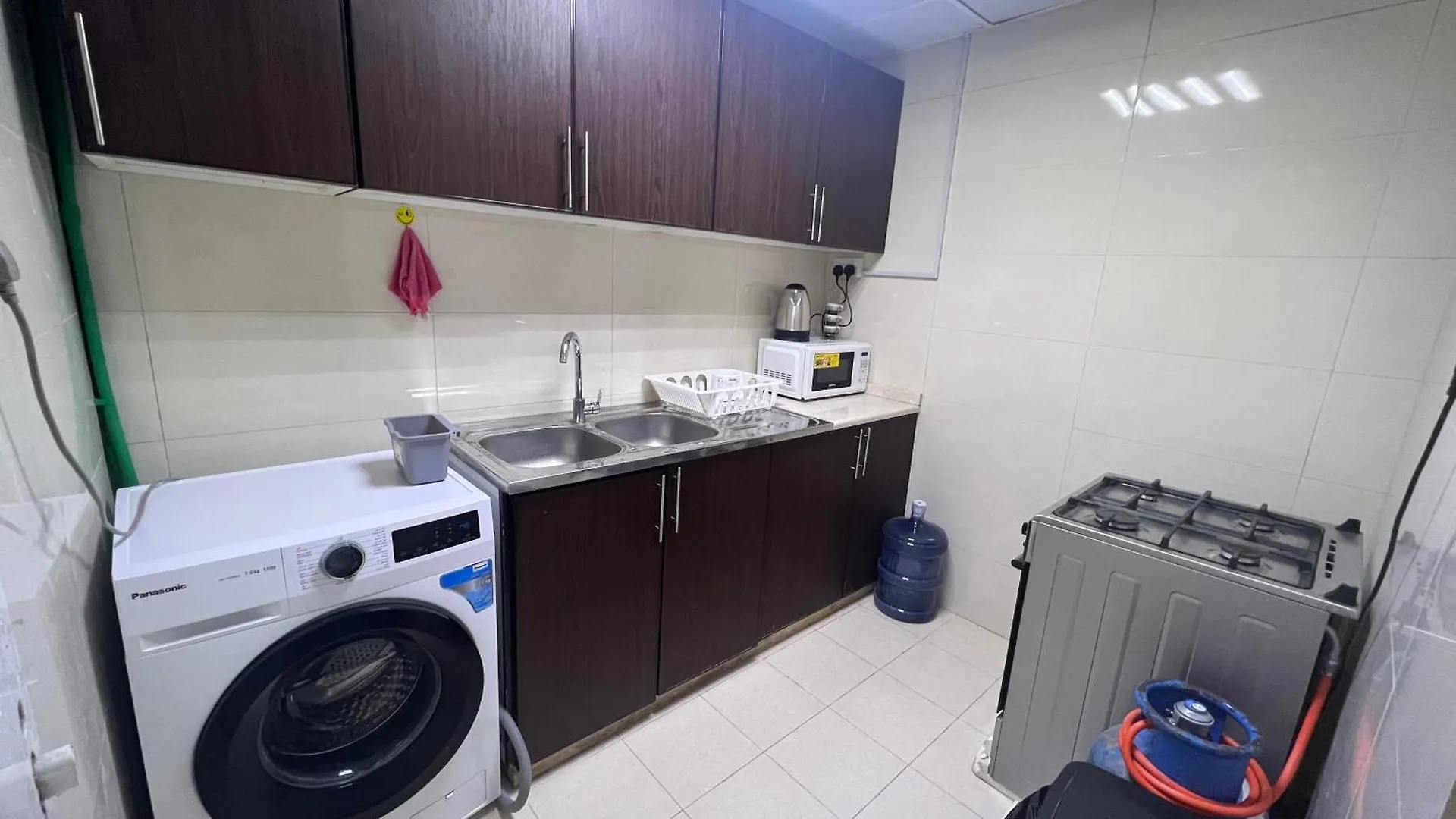 Dinar Stay Abu Dhabi Homestay